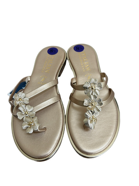 NWT: Italian Shoemakers: Gold Sandals: Size 8.5